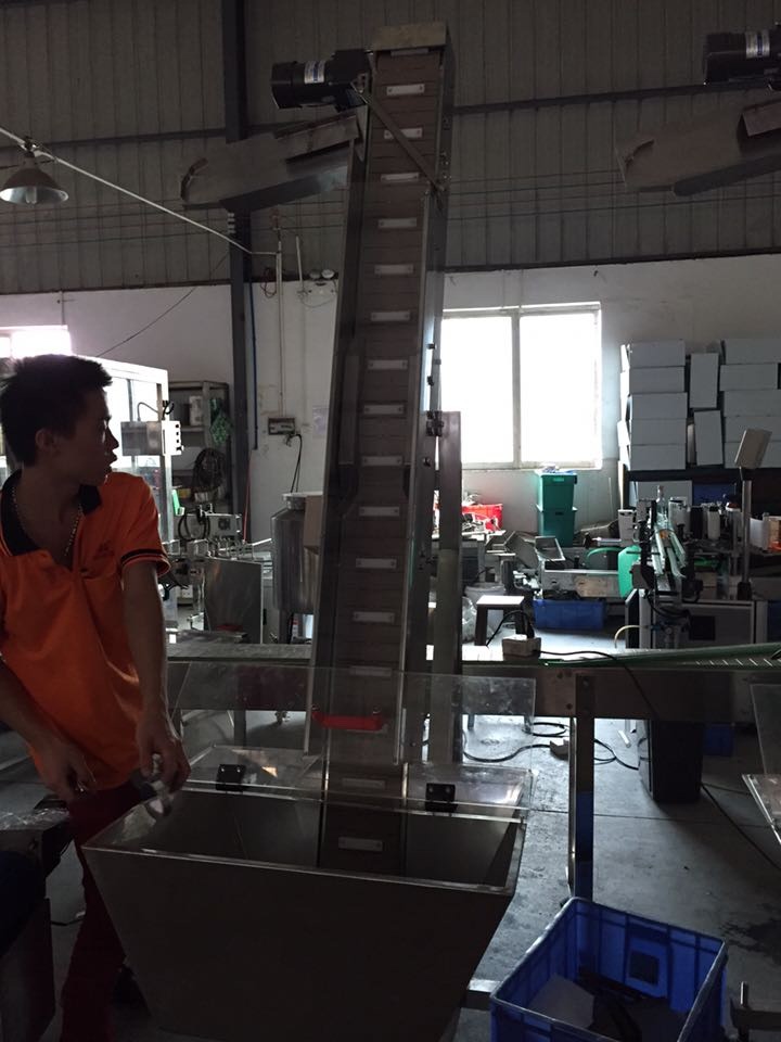 Best Capping Conveyor